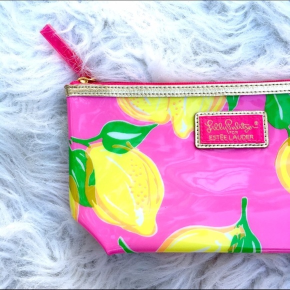 Lilly Pulitzer Handbags - NWOT Lilly Pulitzer Estée Lauder Makeup Bag